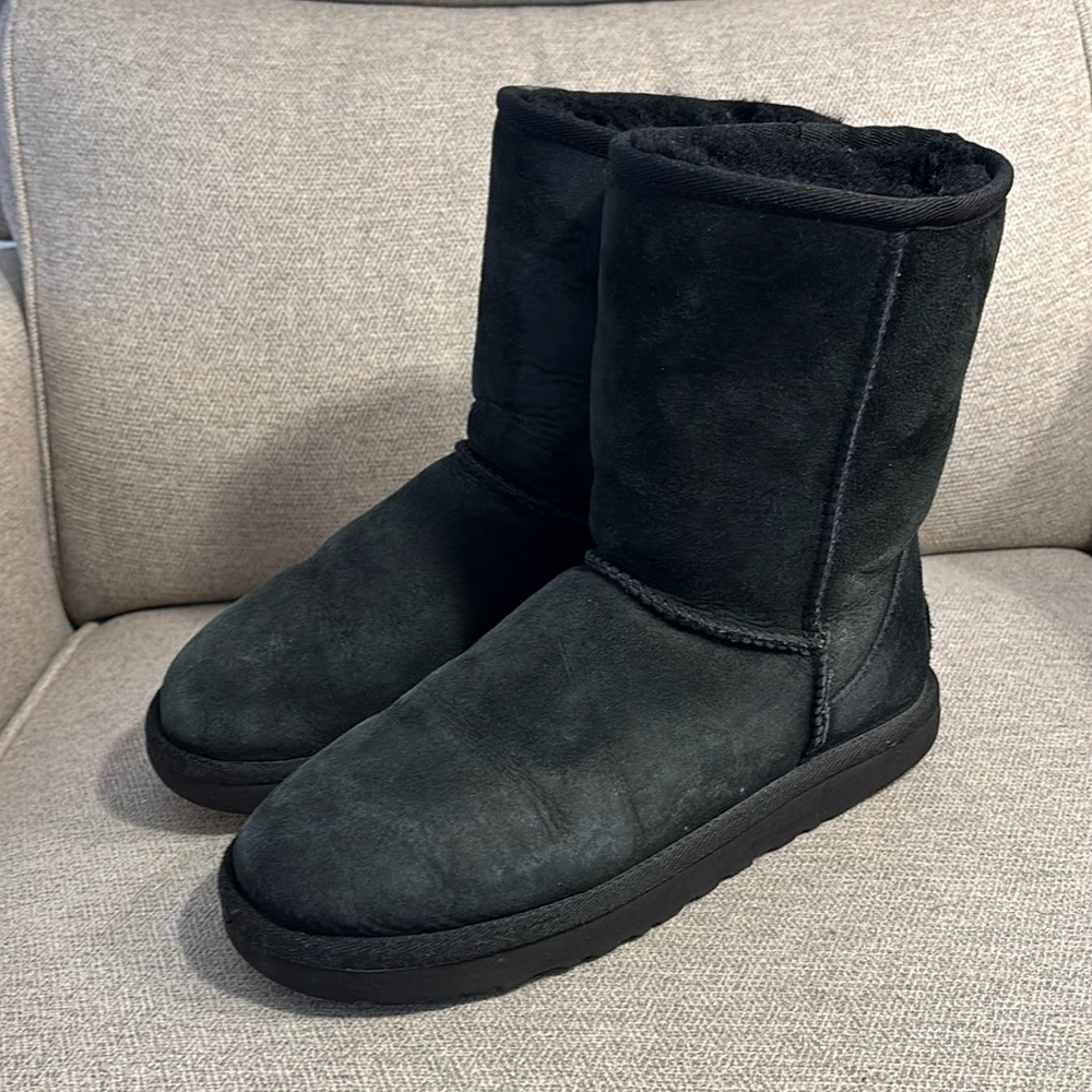 UGG Black Shearling Classic Short II Boots Women's‎ size 7